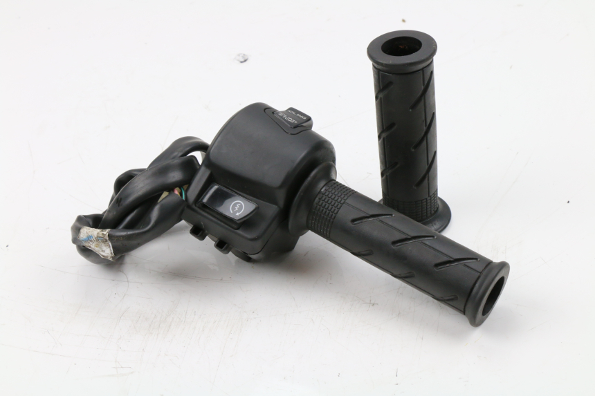 photo de COMMODO DROIT HONDA PCX (JF28) 125 (2009 - 2011)