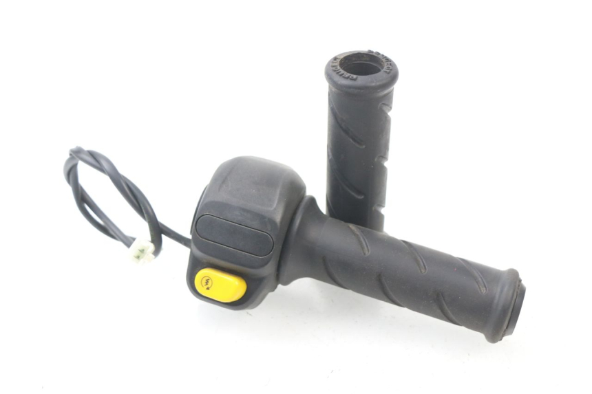 photo de COMMODO DROIT PEUGEOT JET FORCE CARBU 50 (2003 - 2016)