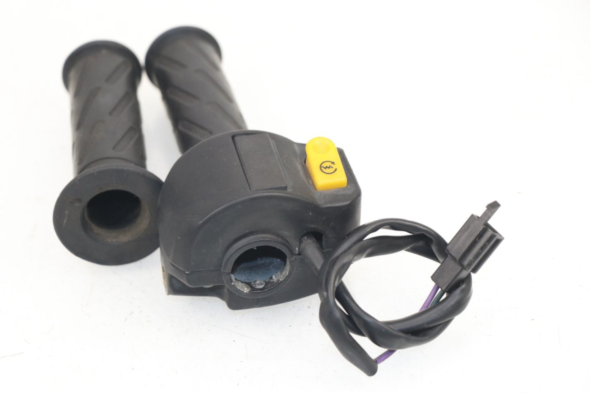 photo de COMMODO DROIT PEUGEOT KISBEE 2T 50 (2010 - 2017)