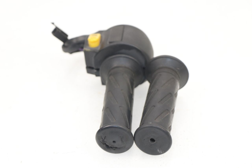 photo de COMMODO DROIT PEUGEOT KISBEE 2T 50 (2010 - 2017)