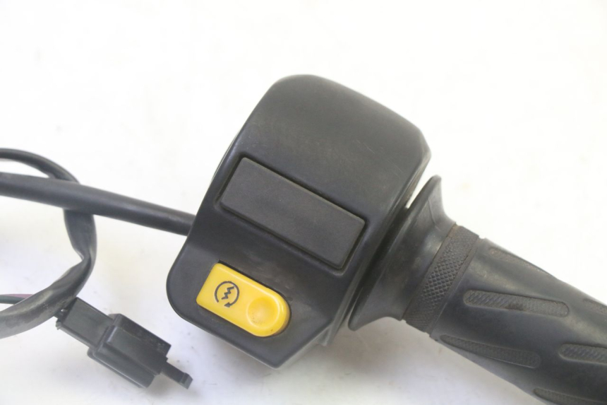 photo de COMMODO DROIT PEUGEOT KISBEE 2T 50 (2010 - 2017)