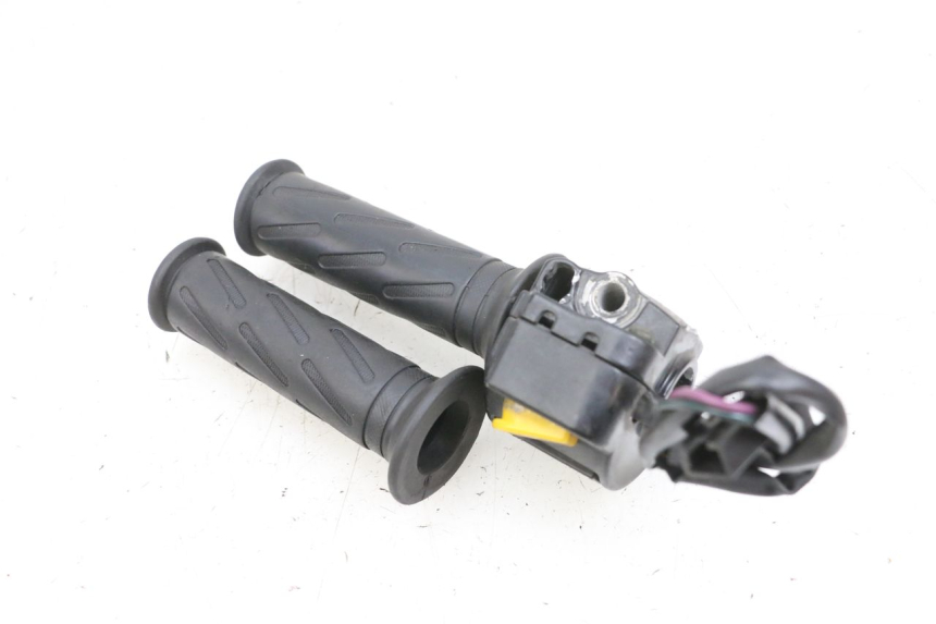 photo de COMMODO DROIT PEUGEOT KISBEE 4T 50 (2010 - 2017)