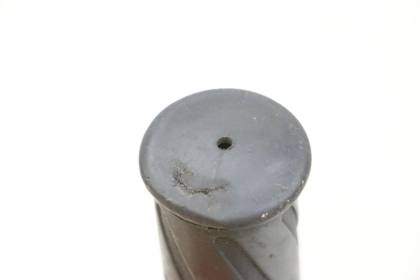 photo de COMMODO DROIT PEUGEOT KISBEE 4T 50 (2010 - 2017) - Détail de la pièce