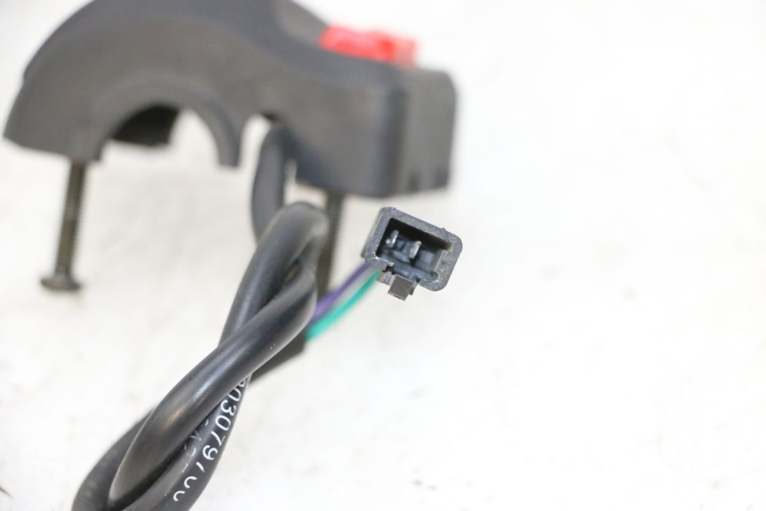 photo de COMMODO DROIT PEUGEOT KISBEE 4T 50 (2010 - 2017) - Gros plan technique