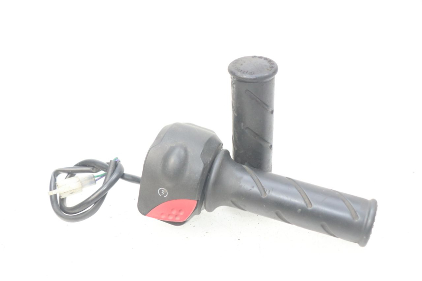 photo de COMMODO DROIT PEUGEOT LUDIX 50 (2008 - 2017)