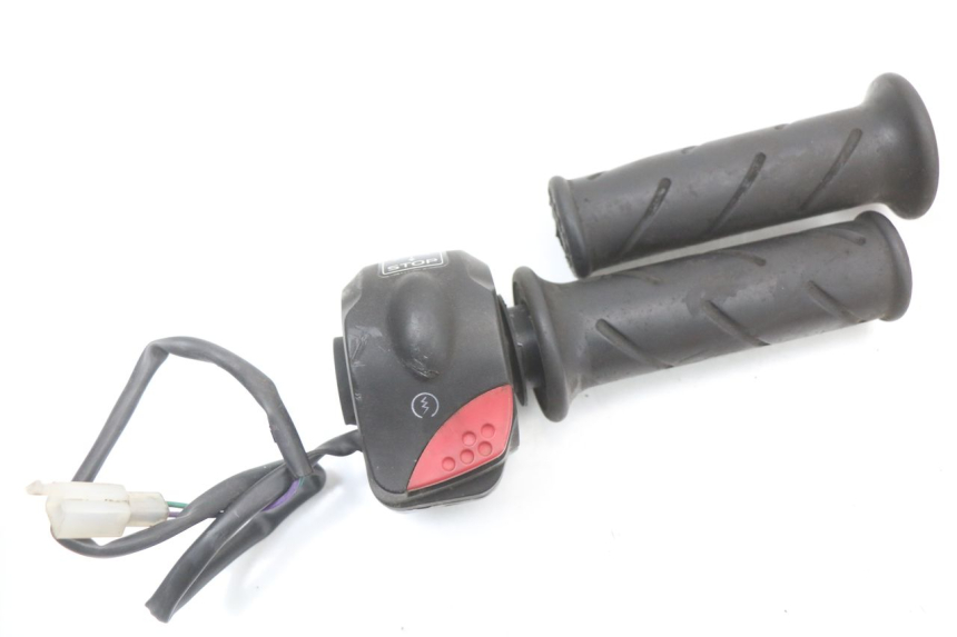 photo de COMMODO DROIT PEUGEOT LUDIX 50 (2008 - 2017)
