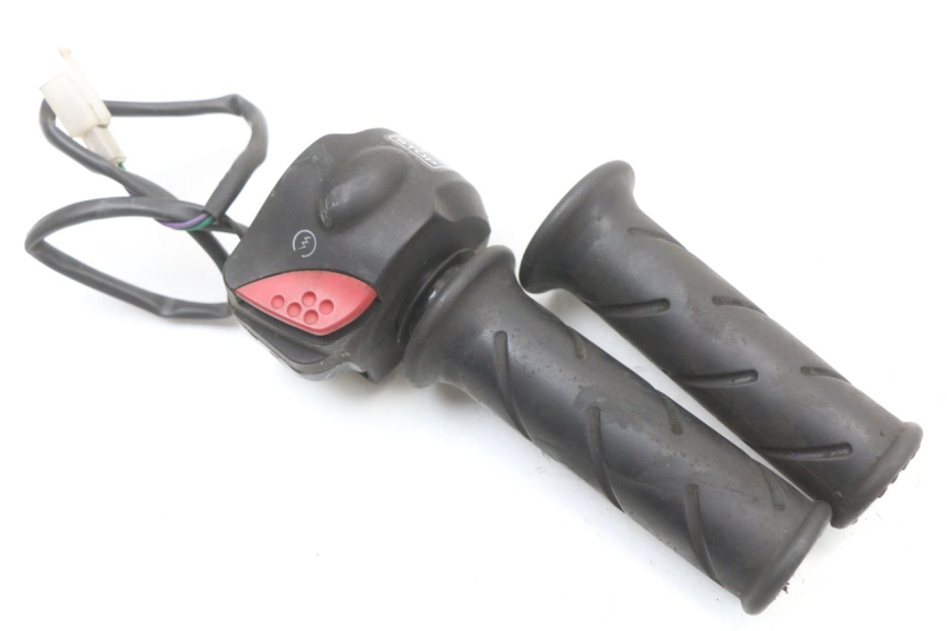 photo de COMMODO DROIT PEUGEOT LUDIX 50 (2008 - 2017)