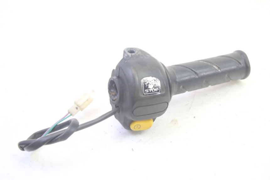 photo de COMMODO DROIT PEUGEOT LUDIX 50 (2008 - 2017) - Autre angle de vue