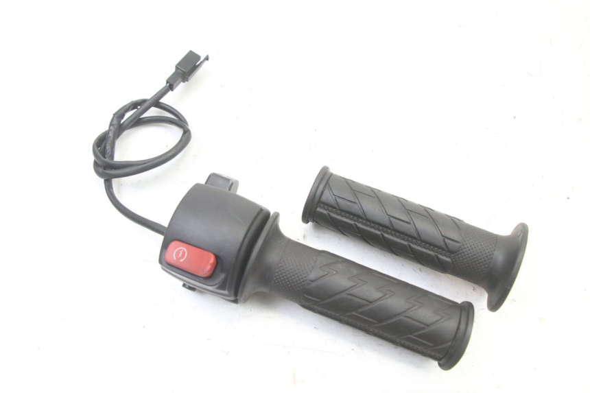 photo de COMMODO DROIT MBK BOOSTER SPIRIT NAKED 50 (2004 - 2017)