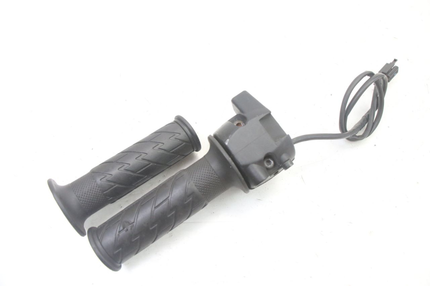 photo de COMMODO DROIT MBK BOOSTER SPIRIT NAKED 50 (2004 - 2017)