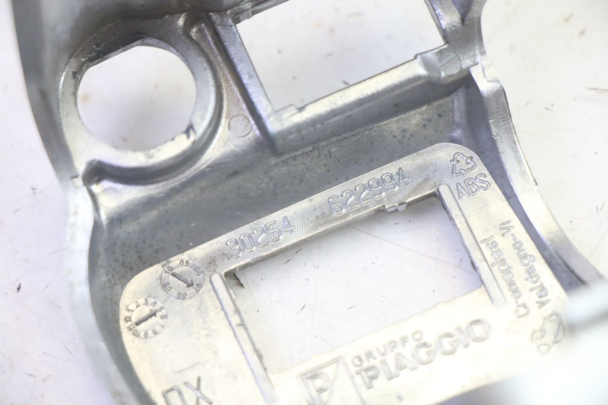 photo de COMMODO DROIT PIAGGIO MP3 LT 400 (2007 - 2012) - Vue d’ensemble