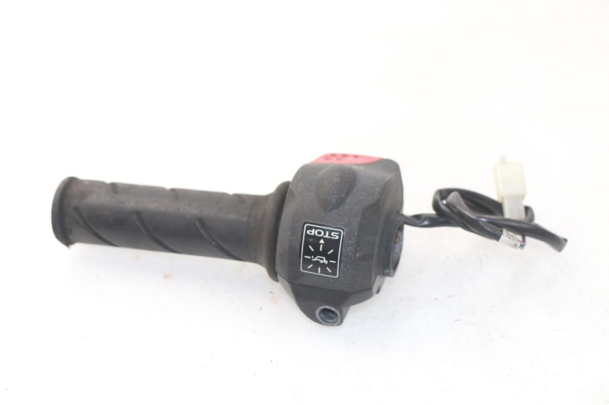 photo de COMMODO DROIT PEUGEOT LUDIX 50 (2008 - 2017)