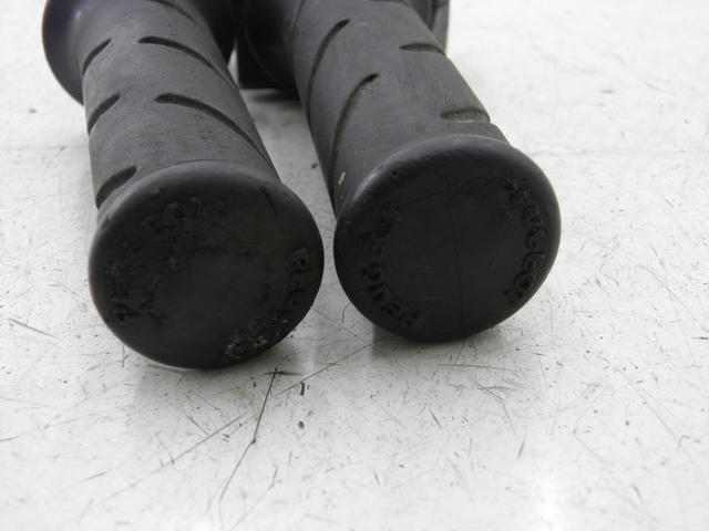 photo de COMMODO DROIT PEUGEOT LUDIX 50 (2008 - 2017)