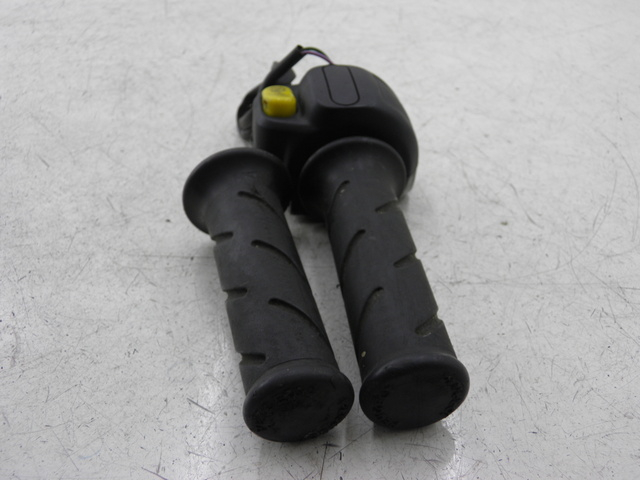 photo de COMMODO DROIT PEUGEOT LUDIX 50 (2008 - 2017)