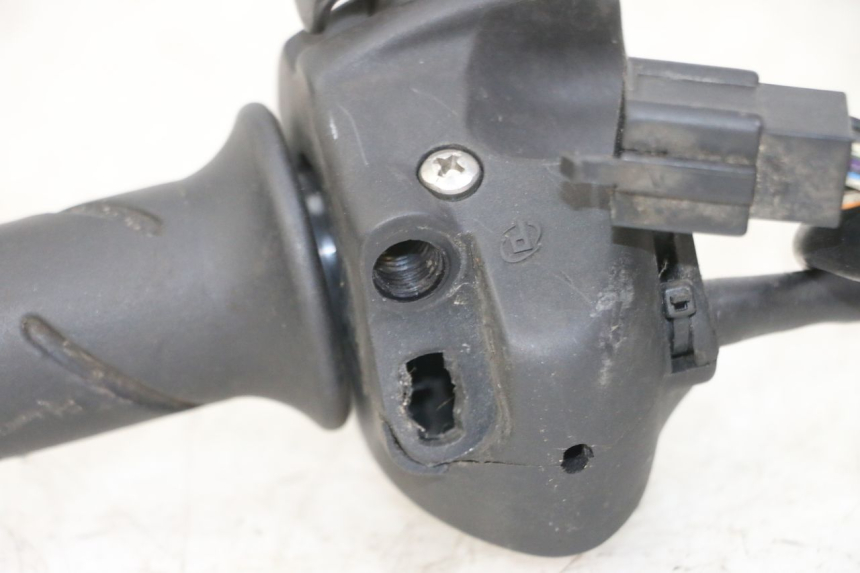 photo de COMMODO DROIT PEUGEOT SATELIS 125 (2013 - 2018)