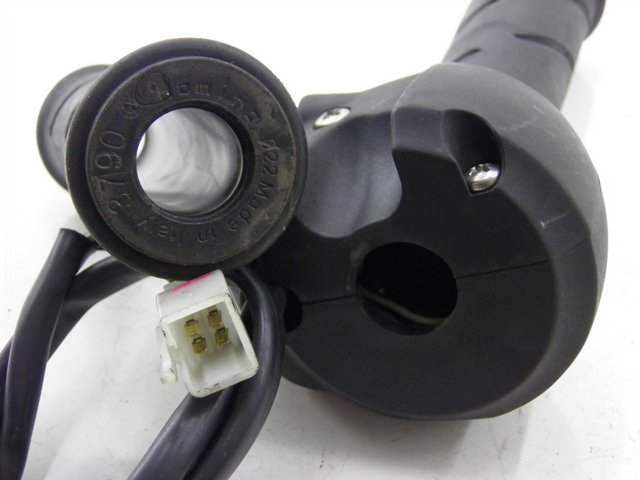 photo de COMMODO DROIT PEUGEOT SATELIS 125 (2006 - 2009)