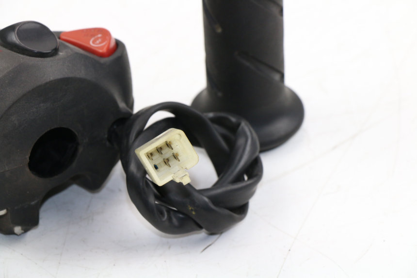 photo de COMMODO DROIT PEUGEOT SATELIS COMPRESSOR K15 125 (2006 - 2009)