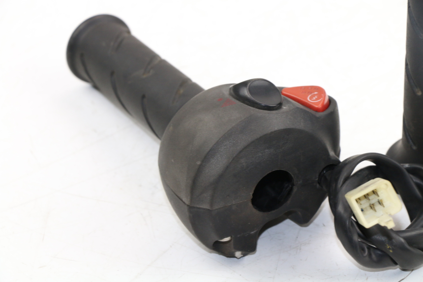 photo de COMMODO DROIT PEUGEOT SATELIS COMPRESSOR K15 125 (2006 - 2009)