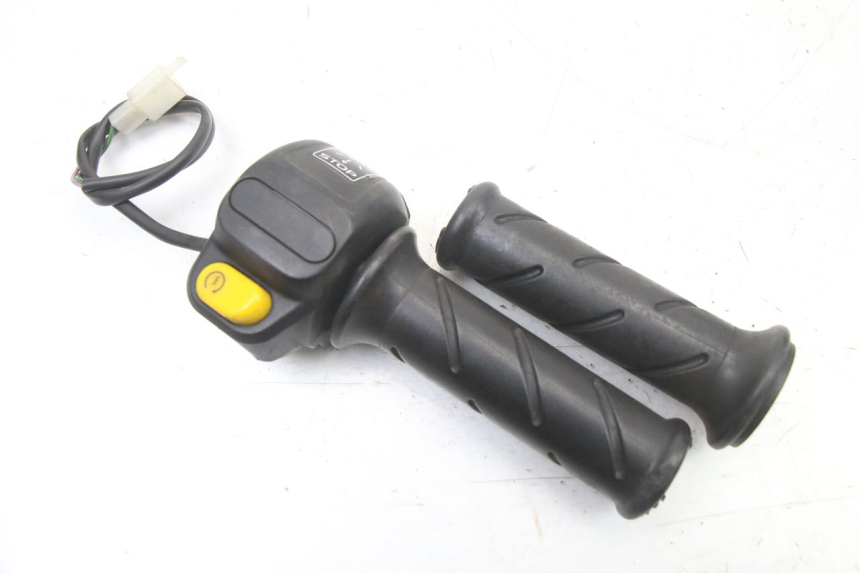 photo de COMMODO DROIT PEUGEOT TKR TREKKER FURIOUS 50 (2005 - 2014)
