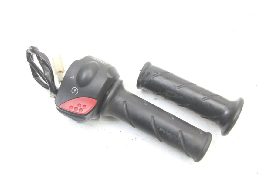 photo de COMMODO DROIT PEUGEOT TREKKER TKR 50 (2005 - 2014)