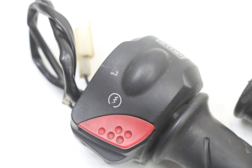 photo de COMMODO DROIT PEUGEOT TREKKER TKR 50 (2005 - 2014)