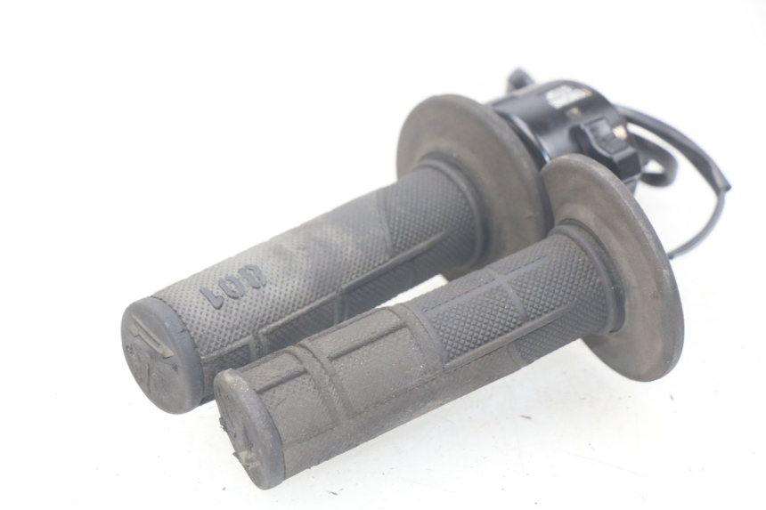 photo de COMMODO DROIT YAMAHA PW 80 (1983 - 2014)