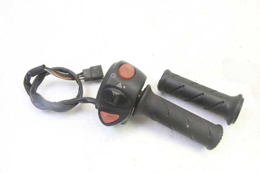 photo de COMMODO DROIT PEUGEOT SATELIS 125 (2013 - 2018)