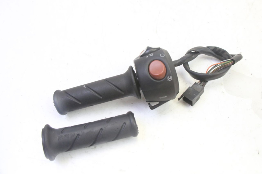 photo de COMMODO DROIT PEUGEOT SATELIS 125 (2013 - 2018)