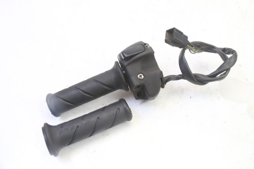 photo de COMMODO DROIT PEUGEOT SATELIS 125 (2013 - 2018)