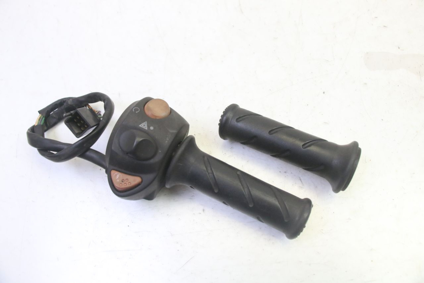 photo de COMMODO DROIT PEUGEOT SATELIS 125 (2013 - 2018)