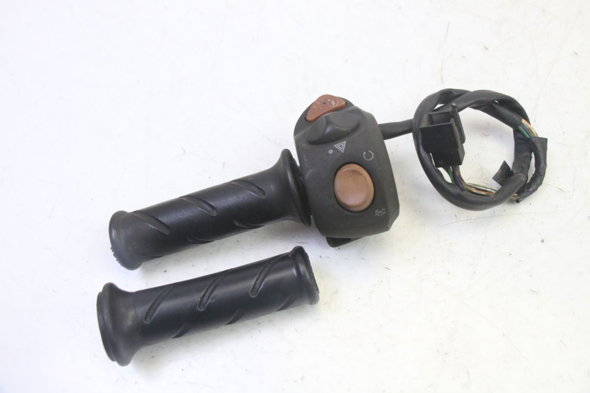 photo de COMMODO DROIT PEUGEOT SATELIS 125 (2013 - 2018)