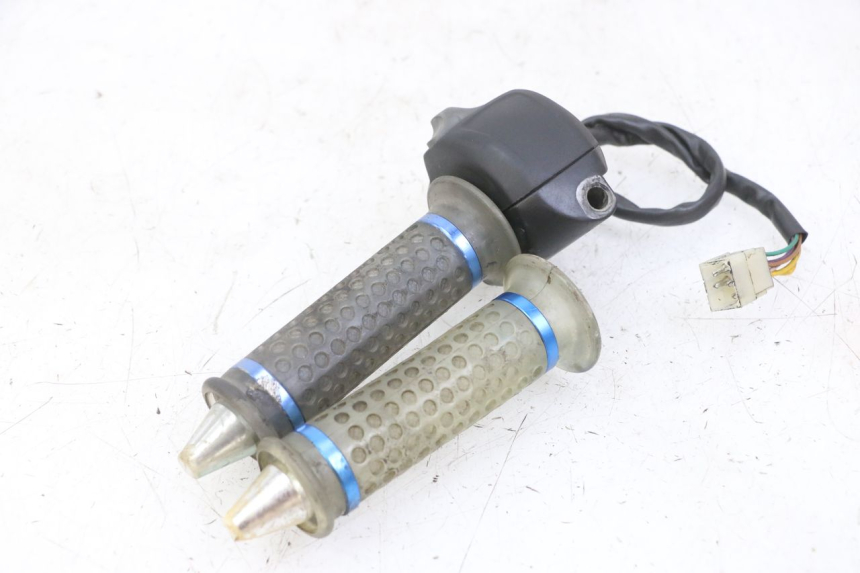 photo de COMMODO DROIT PEUGEOT SPEEDFIGHT 2 LC 50 (2000 - 2009)