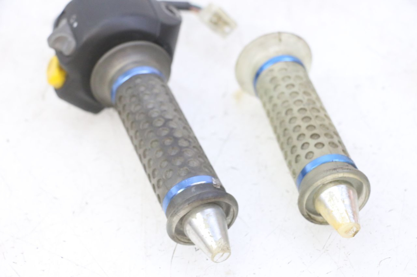 photo de COMMODO DROIT PEUGEOT SPEEDFIGHT 2 LC 50 (2000 - 2009)
