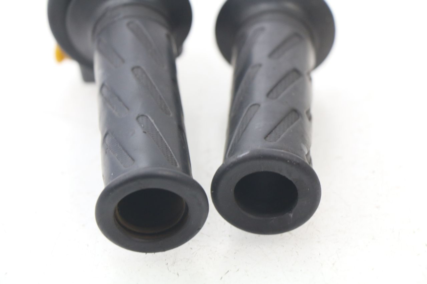 photo de COMMODO DROIT PEUGEOT SPEEDFIGHT 3 AIR 50 (2009 - 2015)