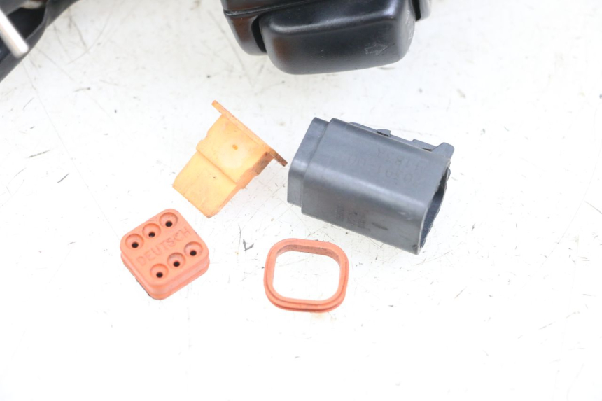 photo de COMMODO DROIT HARLEY DAVIDSON SPORTSTER XL CUSTOM 1200 (2003 - 2004)