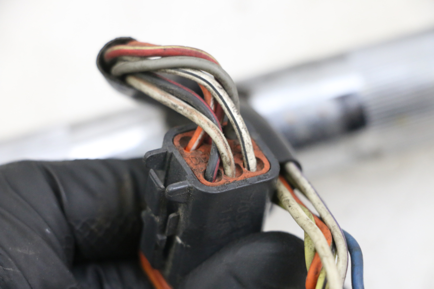 photo de COMMODO DROIT HARLEY DAVIDSON SPORTSTER XL CUSTOM 1200 (2003 - 2004)