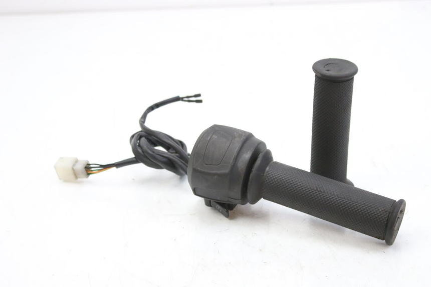 photo de COMMODO DROIT APRILIA SR R 2T LC 50 (2018 - 2021)