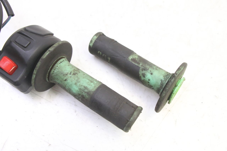 photo de COMMODO DROIT PEUGEOT STREETZONE I NAKED 2T 50 (2018 - 2020)