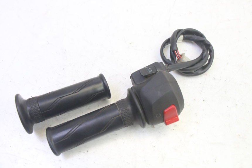 photo de COMMODO DROIT YAMAHA TZR 50 (2008 - 2016) - Zoom état d’usage