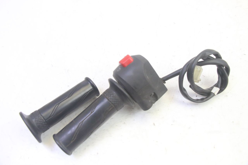 photo de COMMODO DROIT YAMAHA TZR 50 (2008 - 2016) - Gros plan technique