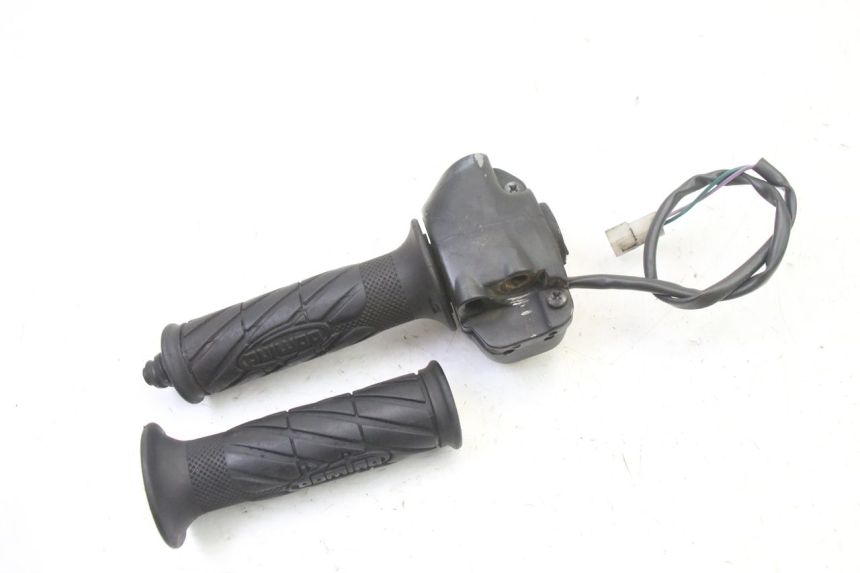 photo de COMMODO DROIT PEUGEOT VIVACITY 50 (2004 - 2009)