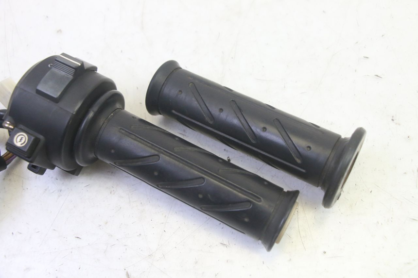 photo de COMMODO DROIT DAELIM VJ ROADWIN FI 125 (2008 - 2017) - Autre angle de vue