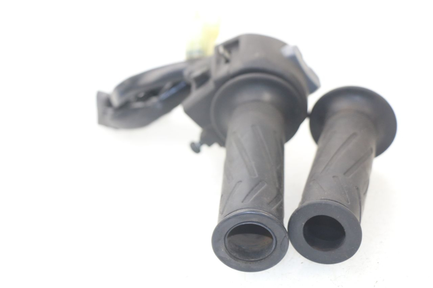 photo de COMMODO DROIT YAMAHA XMAX X-MAX ABS 125 (2014 - 2016) - Vue d’ensemble