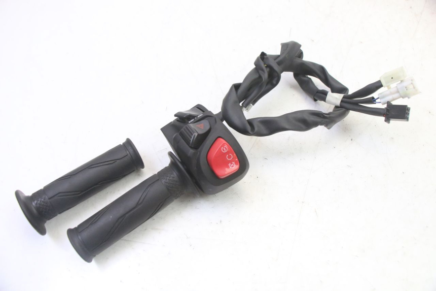 photo de COMMODO DROIT YAMAHA XMAX X-MAX 125 (2021 - 2025)