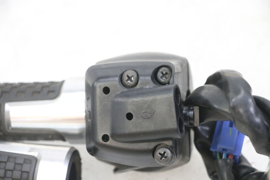 photo de COMMODO DROIT YAMAHA XJ6 ABS 600 (2008 - 2016)