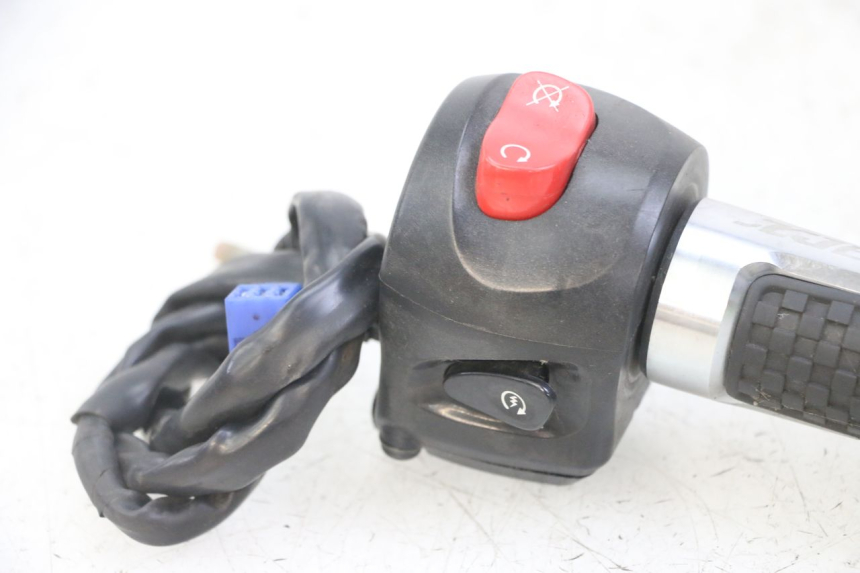 photo de COMMODO DROIT YAMAHA XJ6 ABS 600 (2008 - 2016)