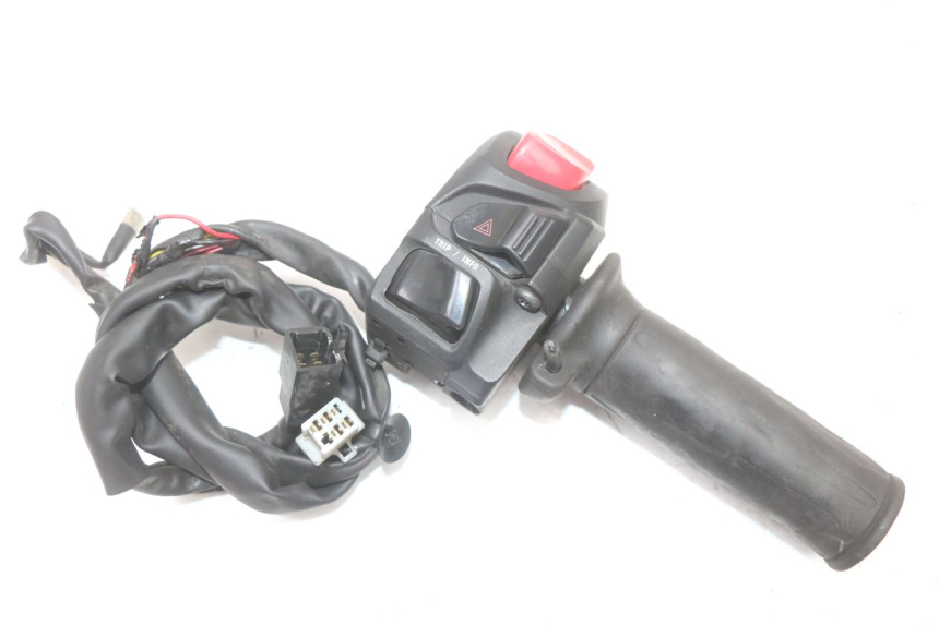 photo de COMMODO DROIT YAMAHA XMAX X-MAX ABS 125 (2017 - 2020)