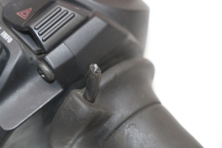 photo de COMMODO DROIT YAMAHA XMAX X-MAX ABS 125 (2017 - 2020)