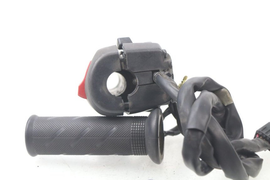 photo de COMMODO DROIT YAMAHA XP T-MAX TMAX ABS 530 (2012 - 2015)