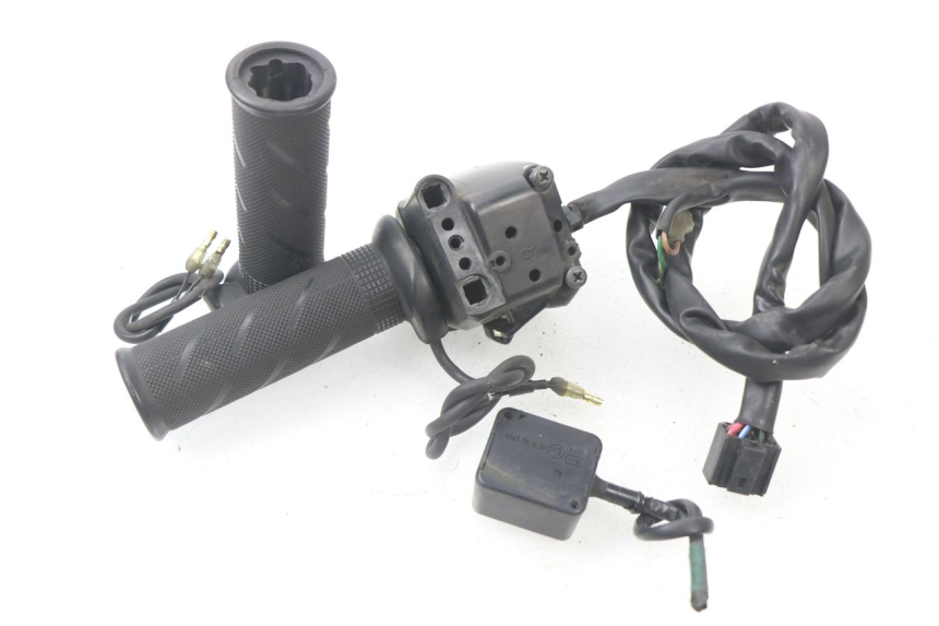 photo de COMMODO DROIT YAMAHA XP T-MAX TMAX ABS 530 (2012 - 2015)